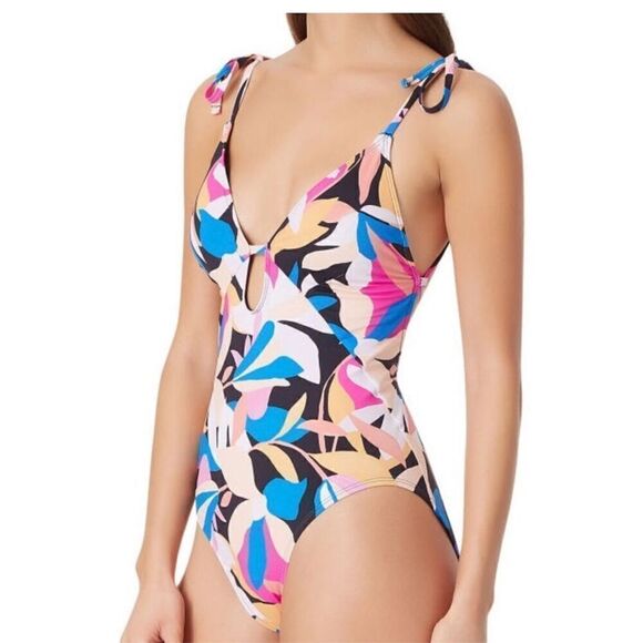 Sugar Beach One Piece - Picture 2 of 9